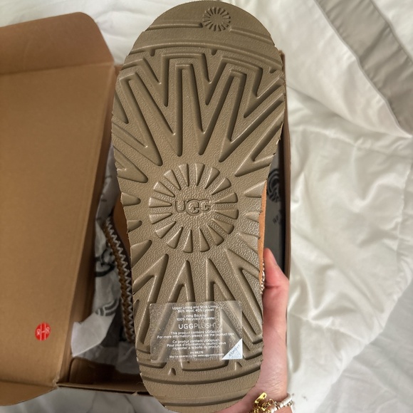 Tasman UGGS - Picture 3 of 4